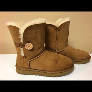 UGG Bailey Button II Boots Size 10